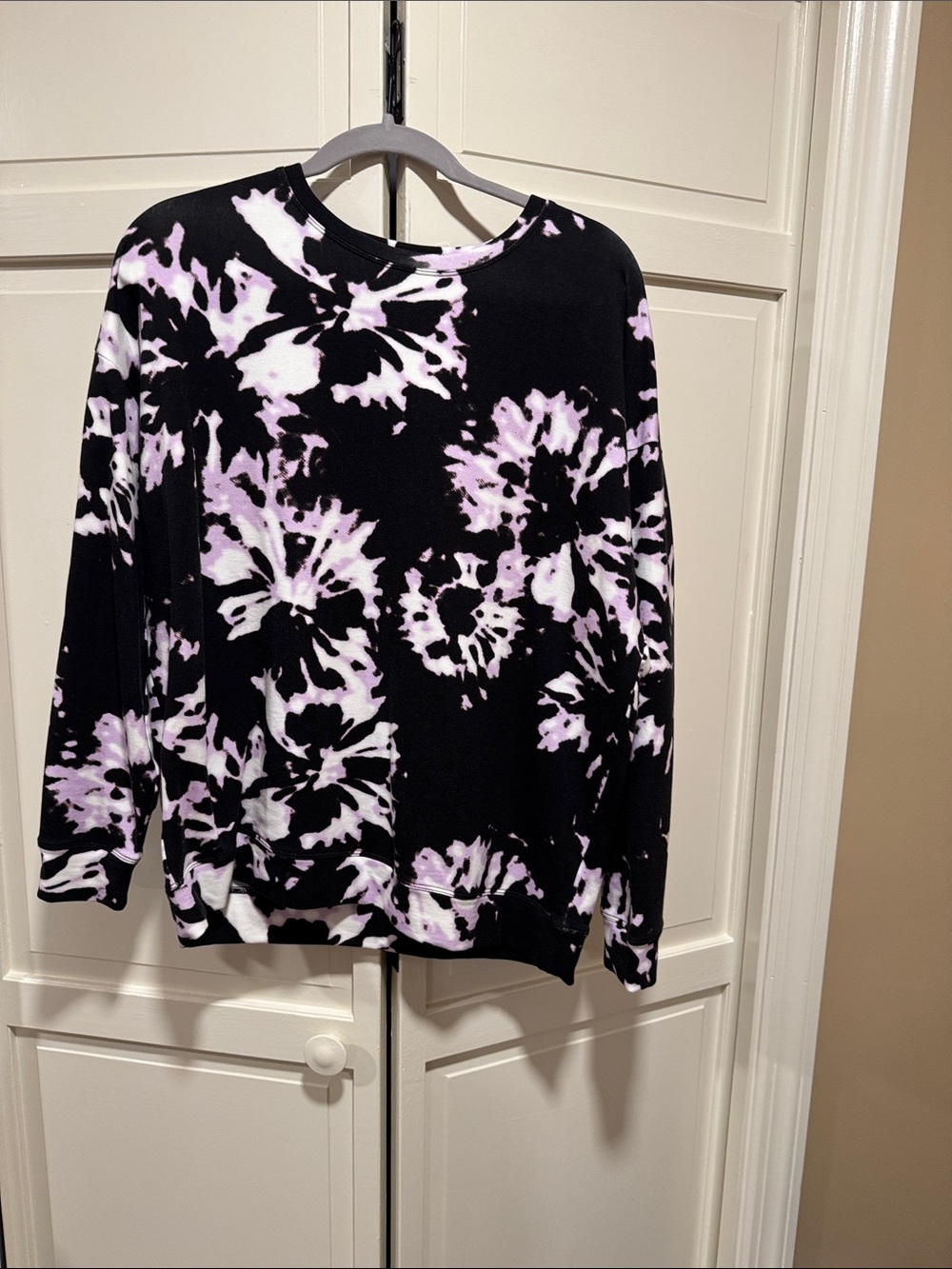 Athleta Black & Light Purple Tie-Dye Crew Pullover